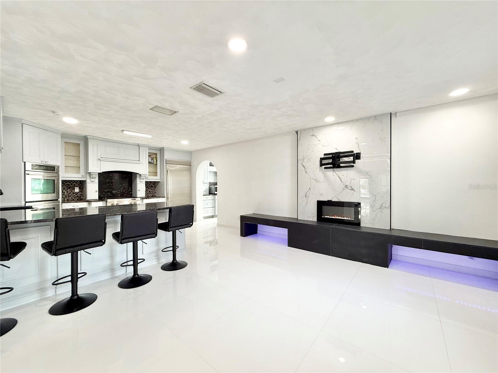 Listing photo id 24 for 6710 Myrna Drive