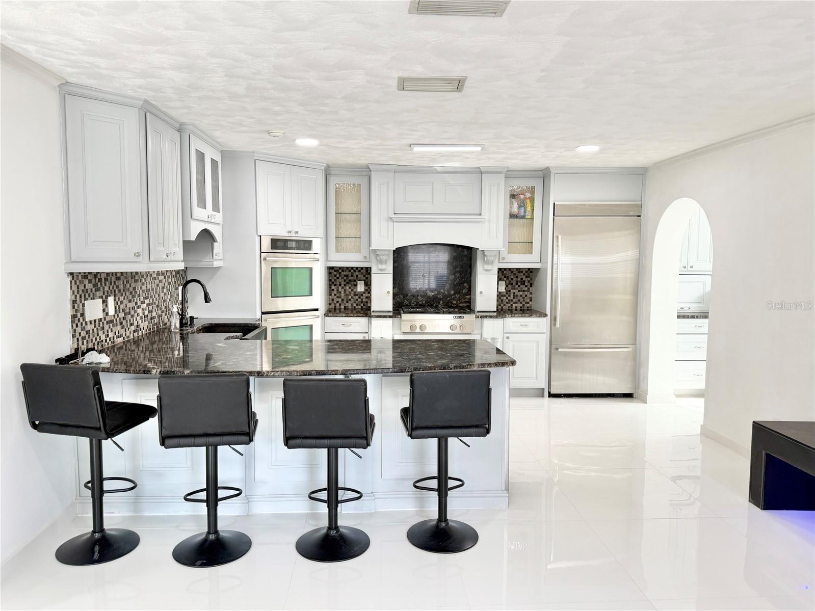 Listing photo id 25 for 6710 Myrna Drive