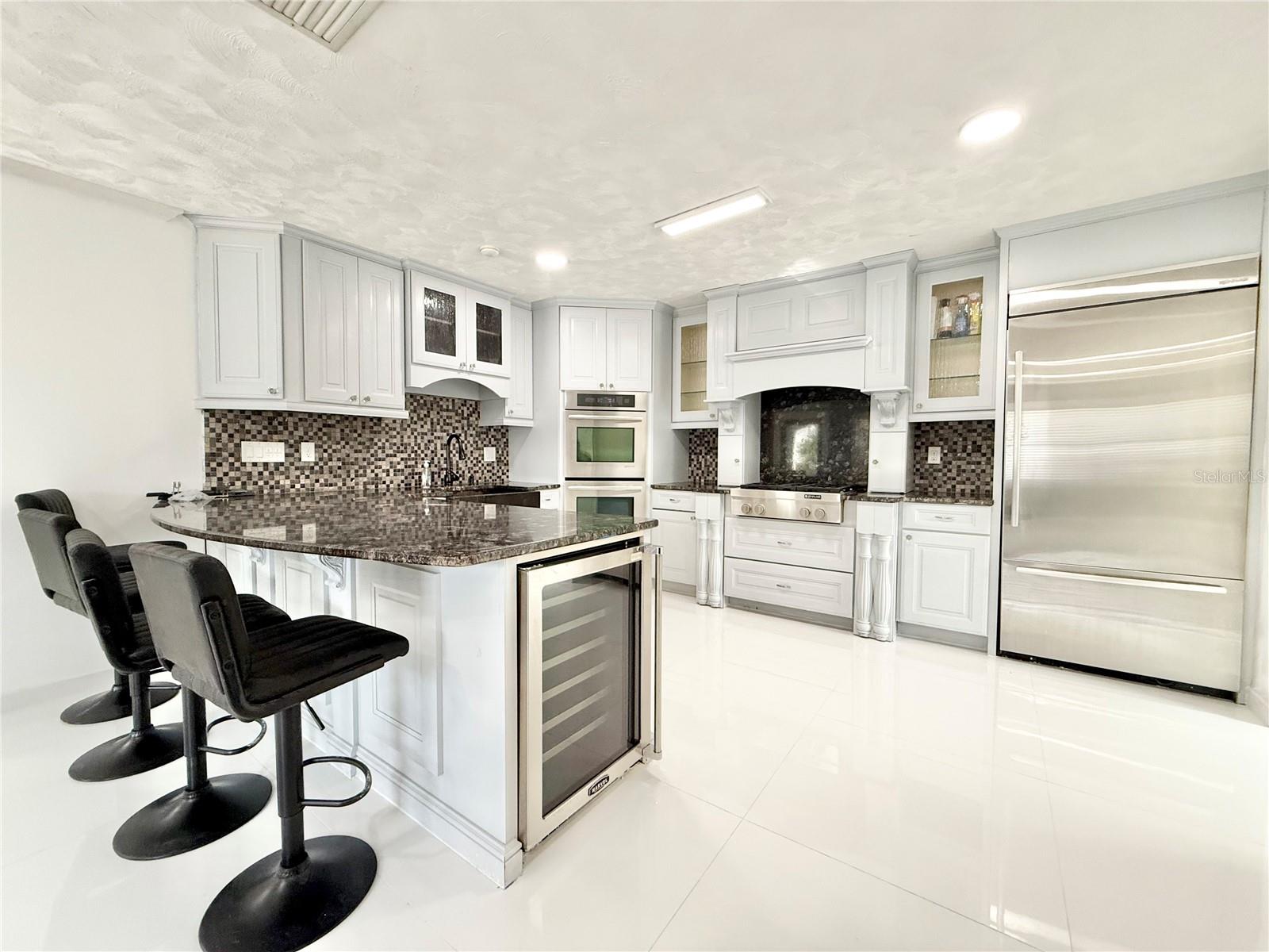 Listing photo id 26 for 6710 Myrna Drive