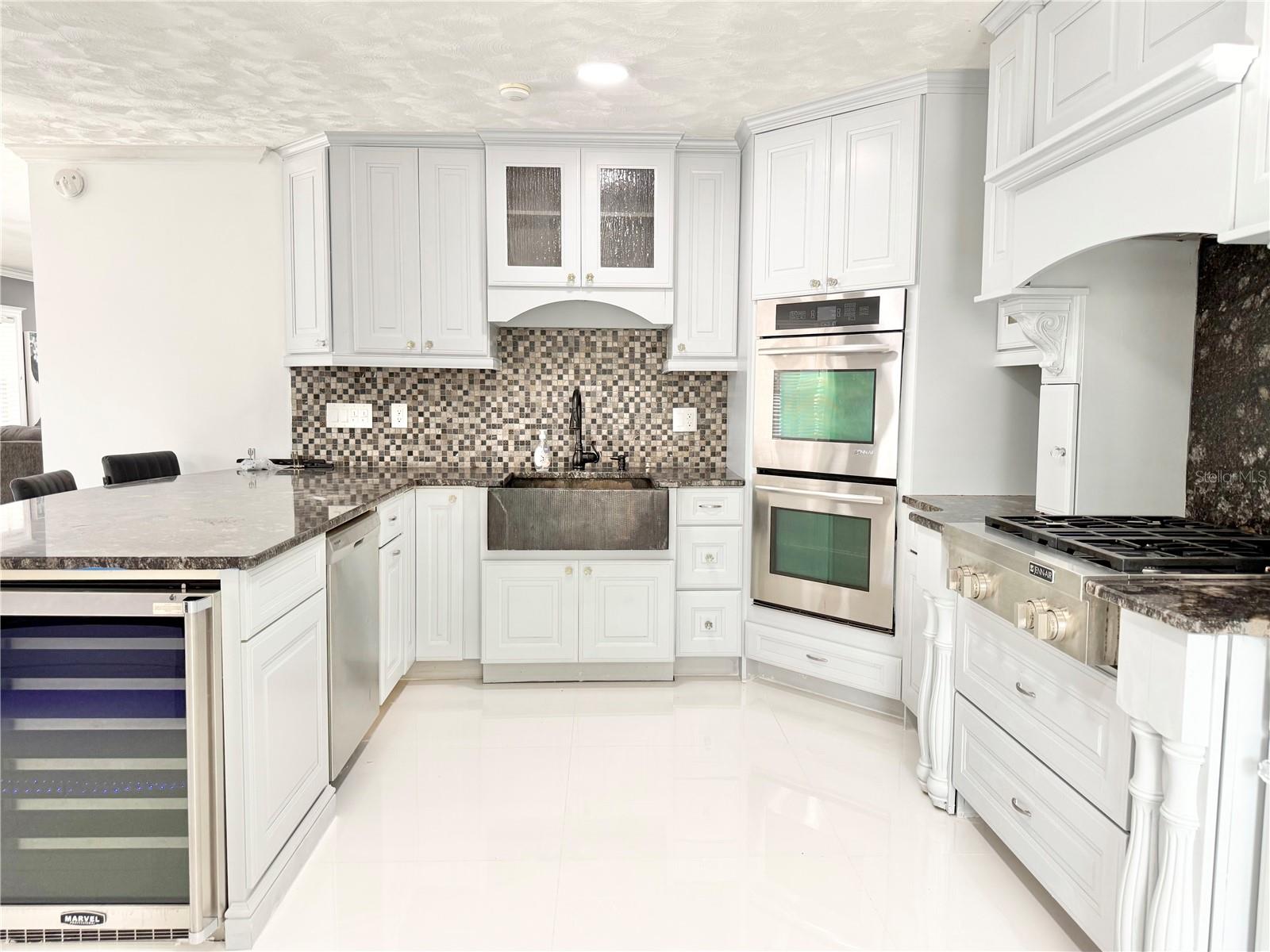 Listing photo id 27 for 6710 Myrna Drive
