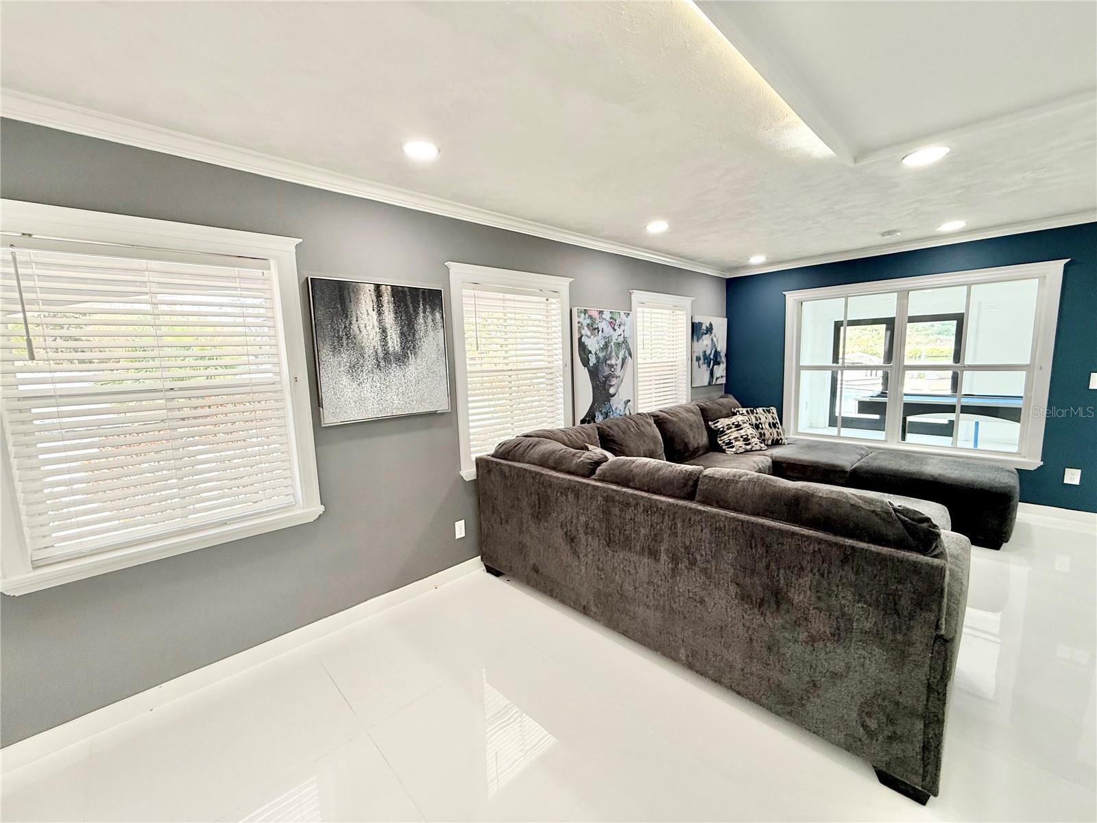 Listing photo id 30 for 6710 Myrna Drive