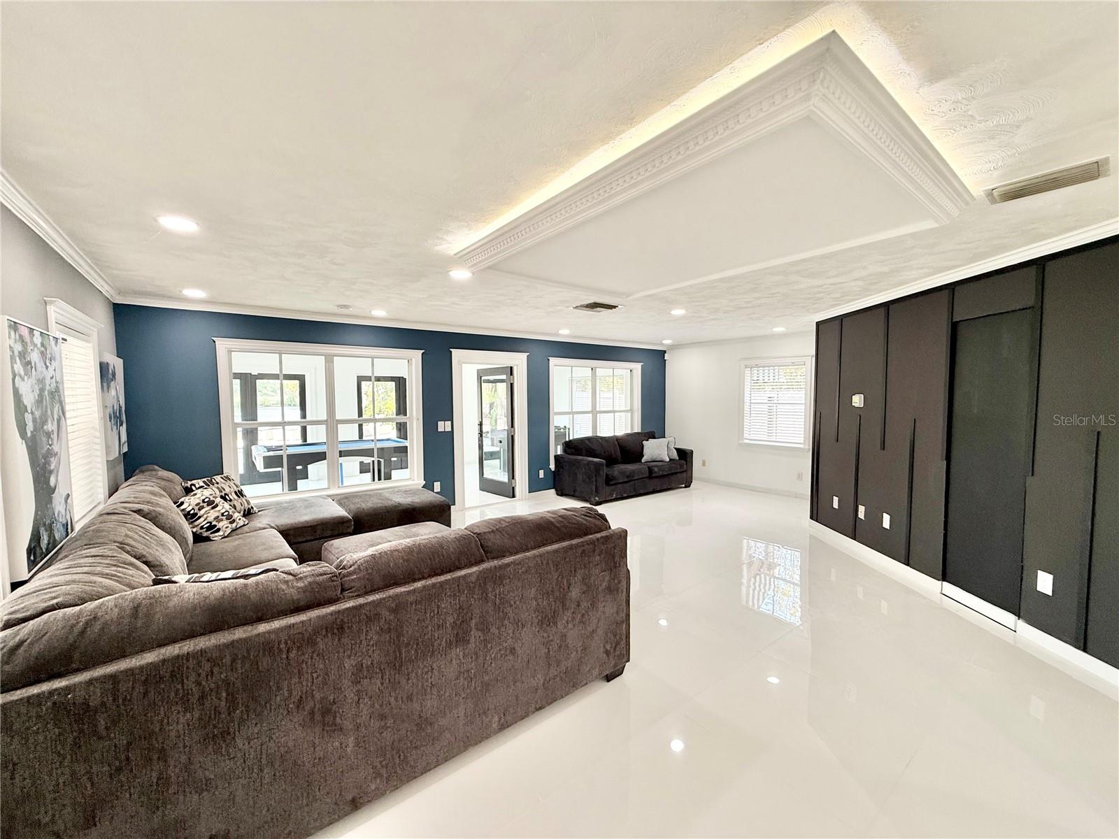 Listing photo id 31 for 6710 Myrna Drive