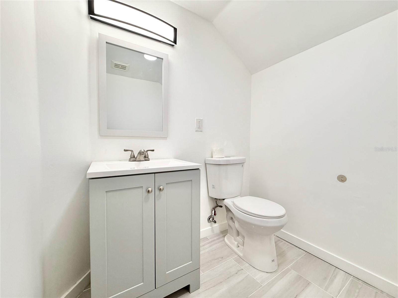 Listing photo id 32 for 6710 Myrna Drive