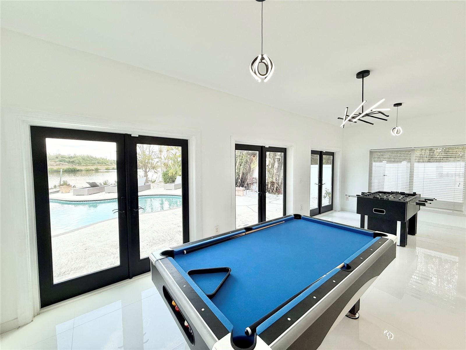Listing photo id 33 for 6710 Myrna Drive