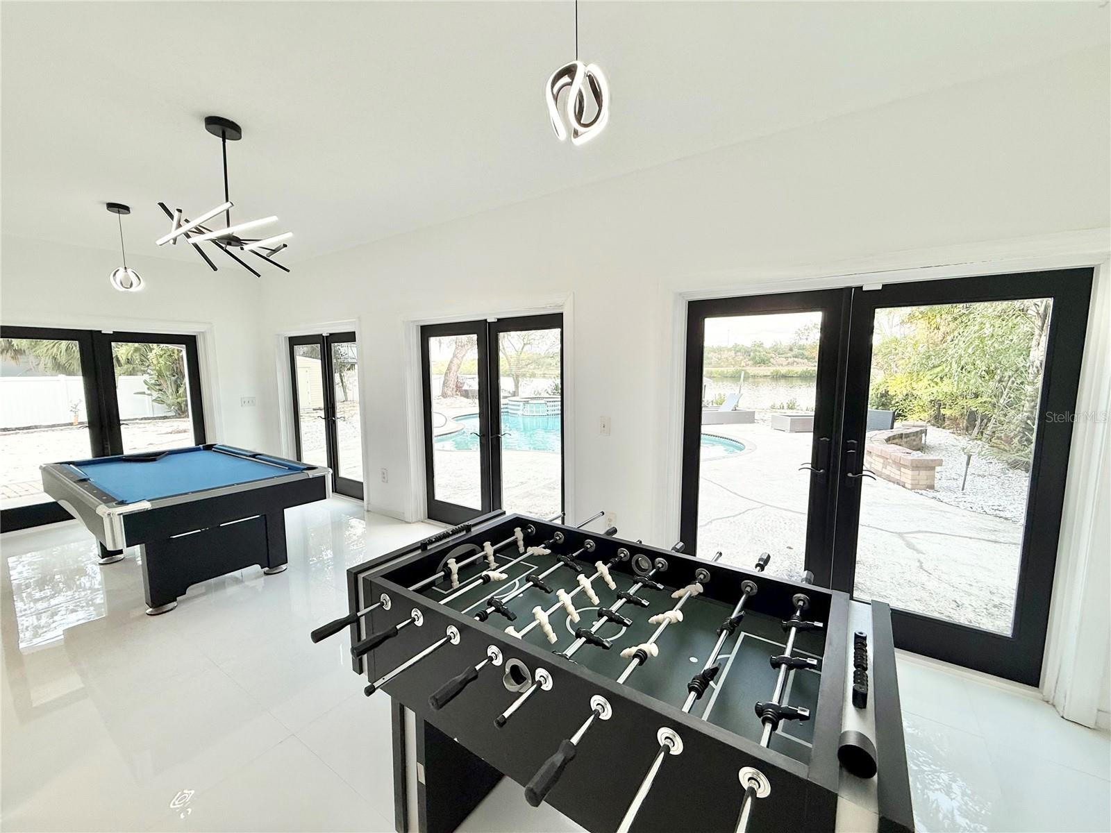 Listing photo id 34 for 6710 Myrna Drive