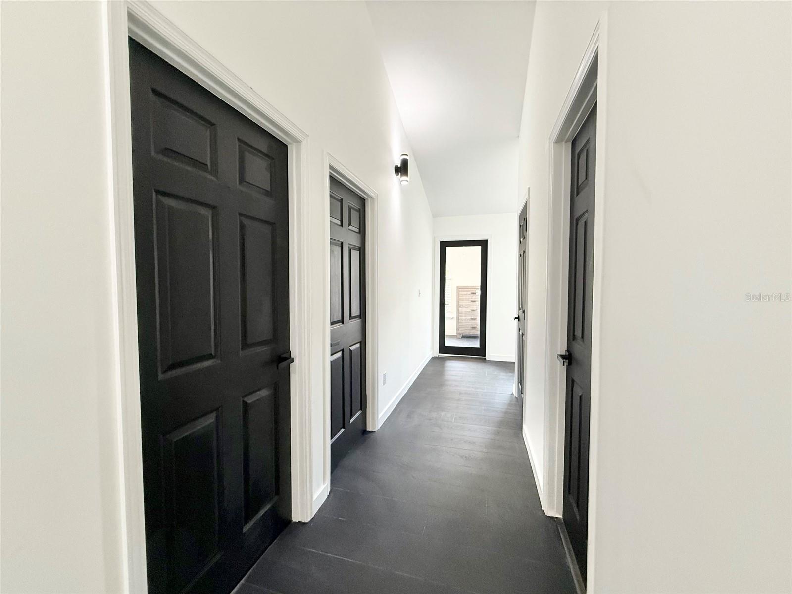 Listing photo id 35 for 6710 Myrna Drive