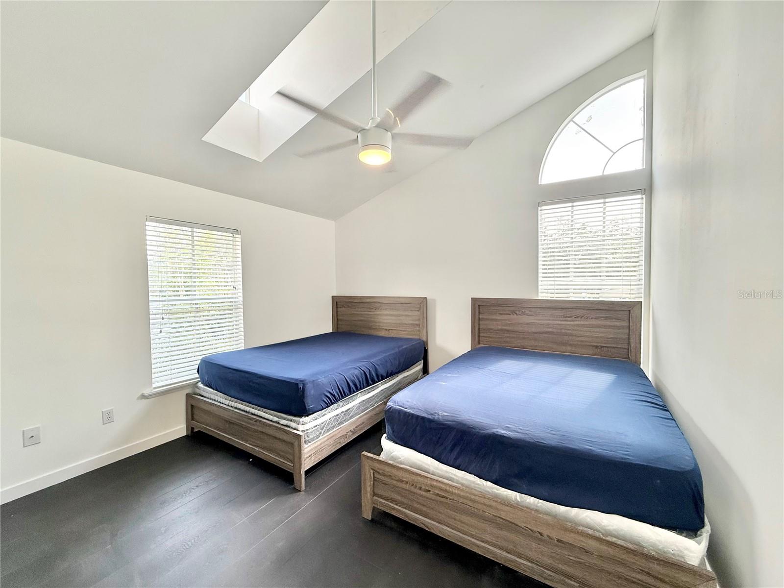 Listing photo id 38 for 6710 Myrna Drive