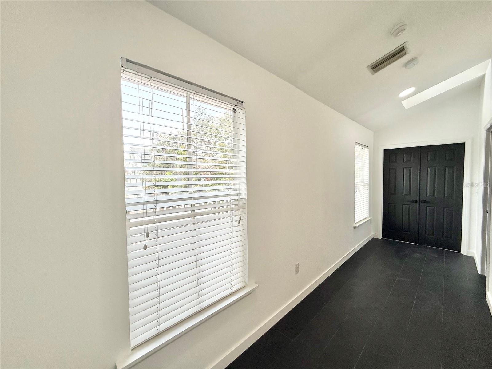 Listing photo id 41 for 6710 Myrna Drive