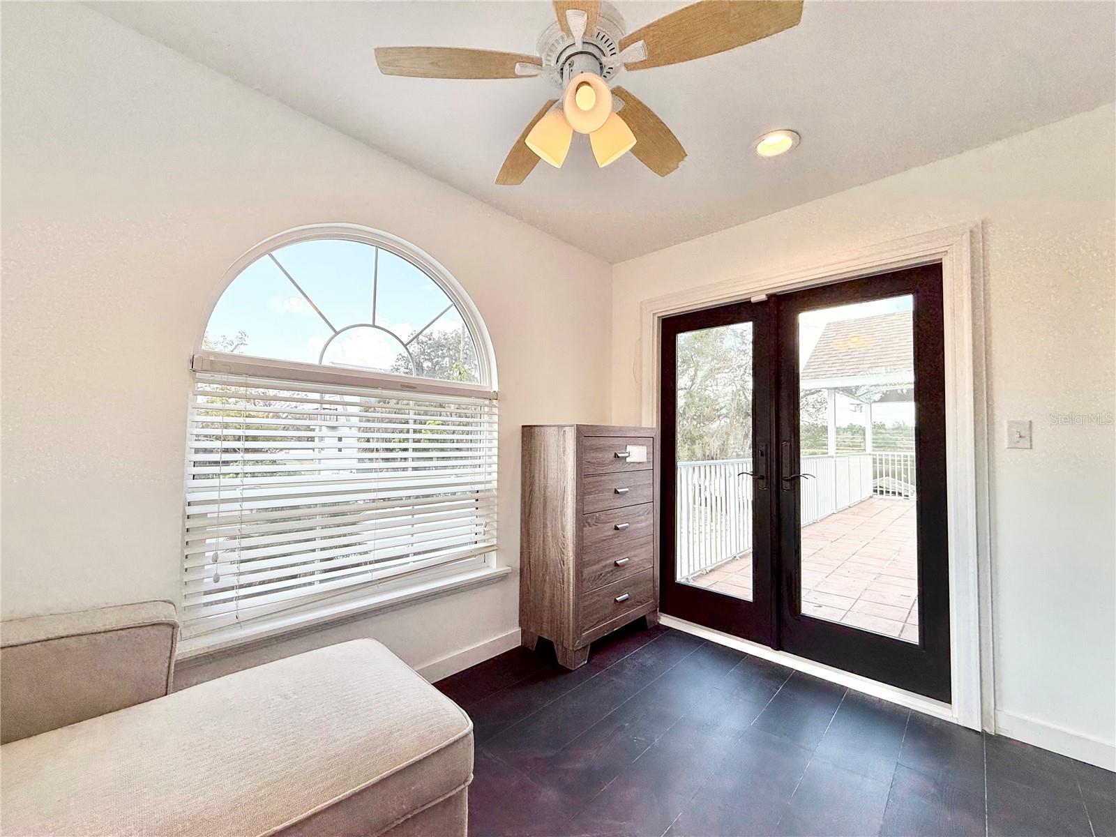 Listing photo id 43 for 6710 Myrna Drive