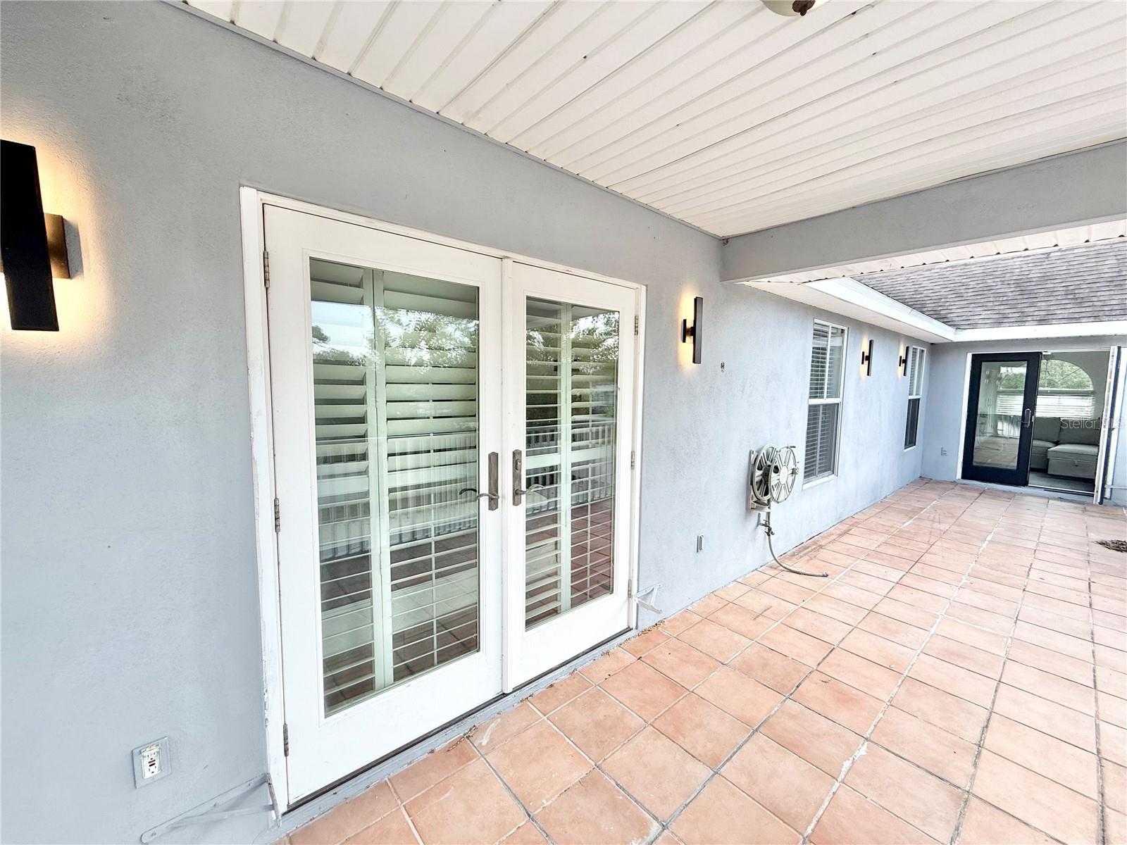 Listing photo id 47 for 6710 Myrna Drive