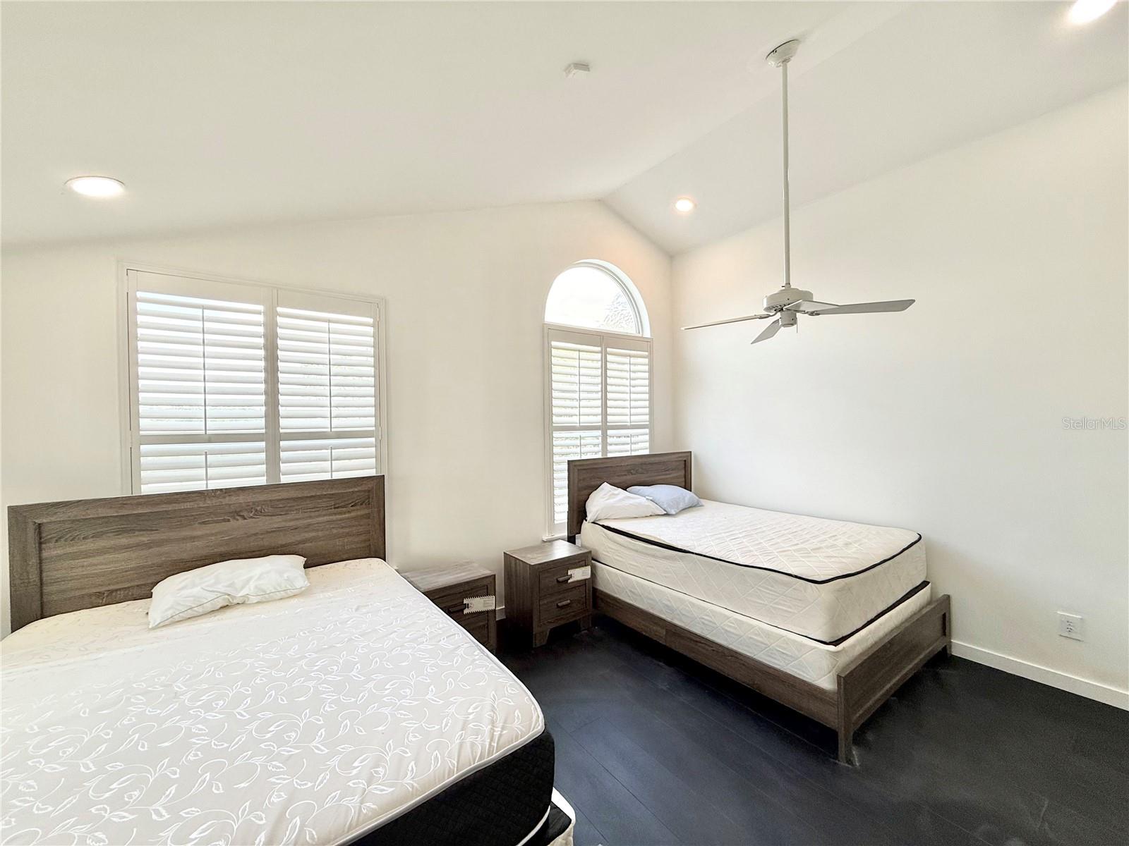 Listing photo id 49 for 6710 Myrna Drive