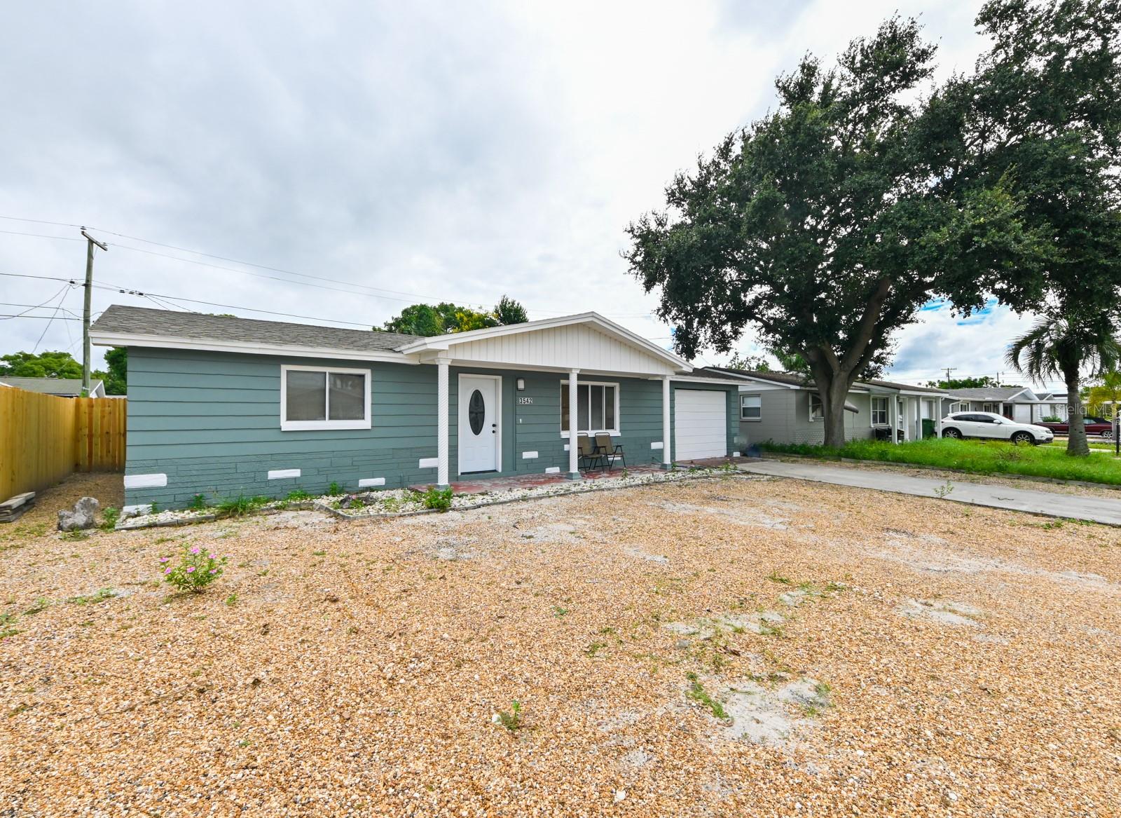 Listing photo id 2 for 3542 Connon Drive