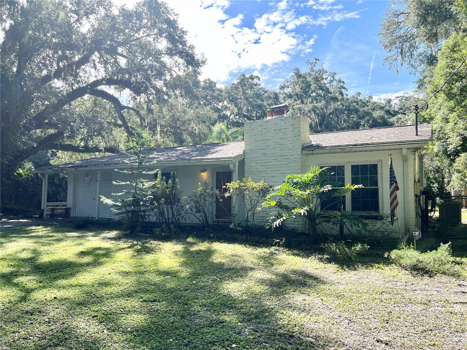 Listing photo id 0 for 1909 Flora Street