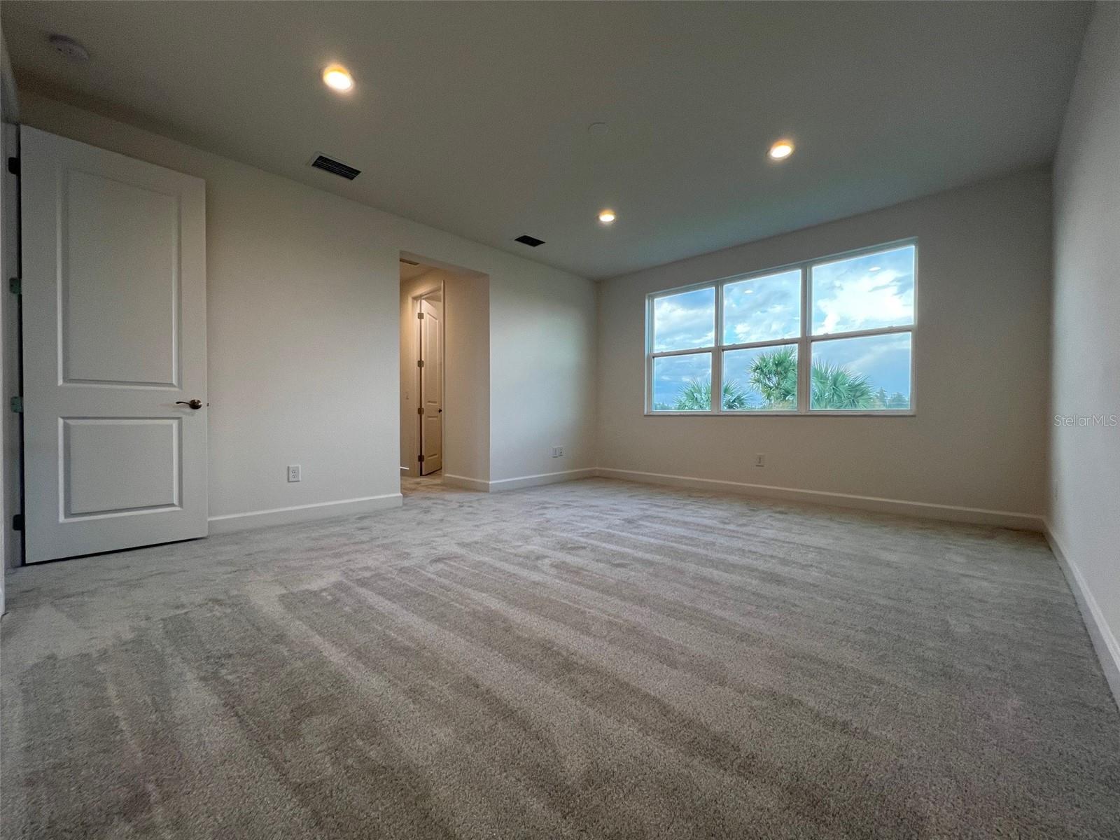 Listing photo id 16 for 32707 Tamarind Grove Lane