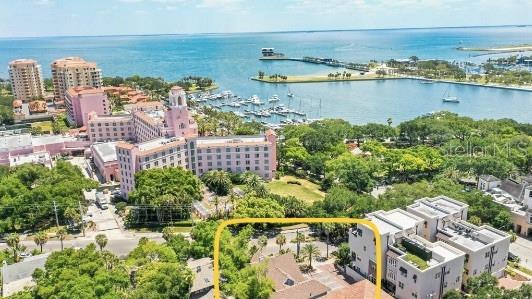 Listing photo id 3 for 532 Beach Drive Ne
