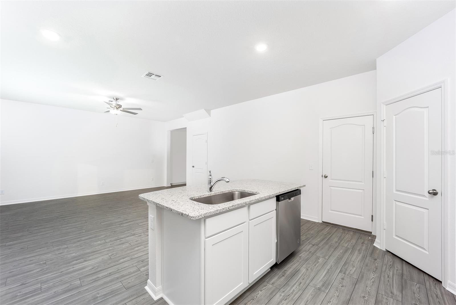Image 10 of 21 For 3728 Bergamot Street