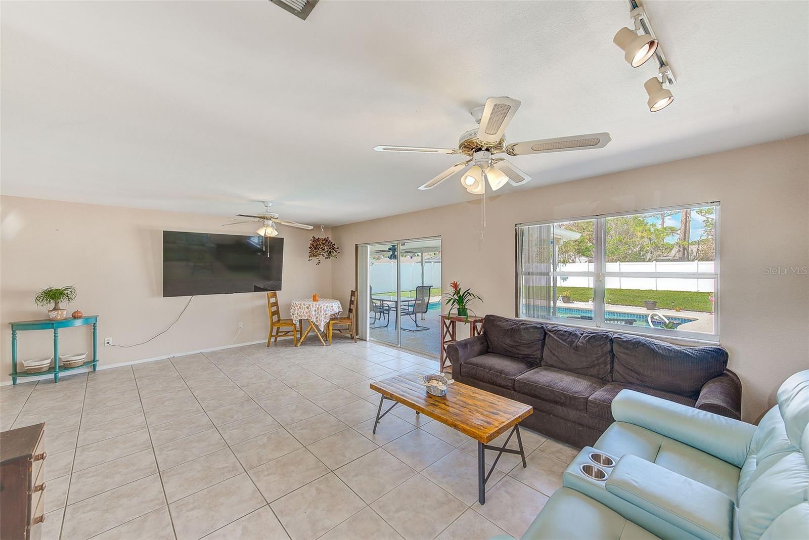 Image 10 of 42 For 862 Tarpon Boulevard Nw