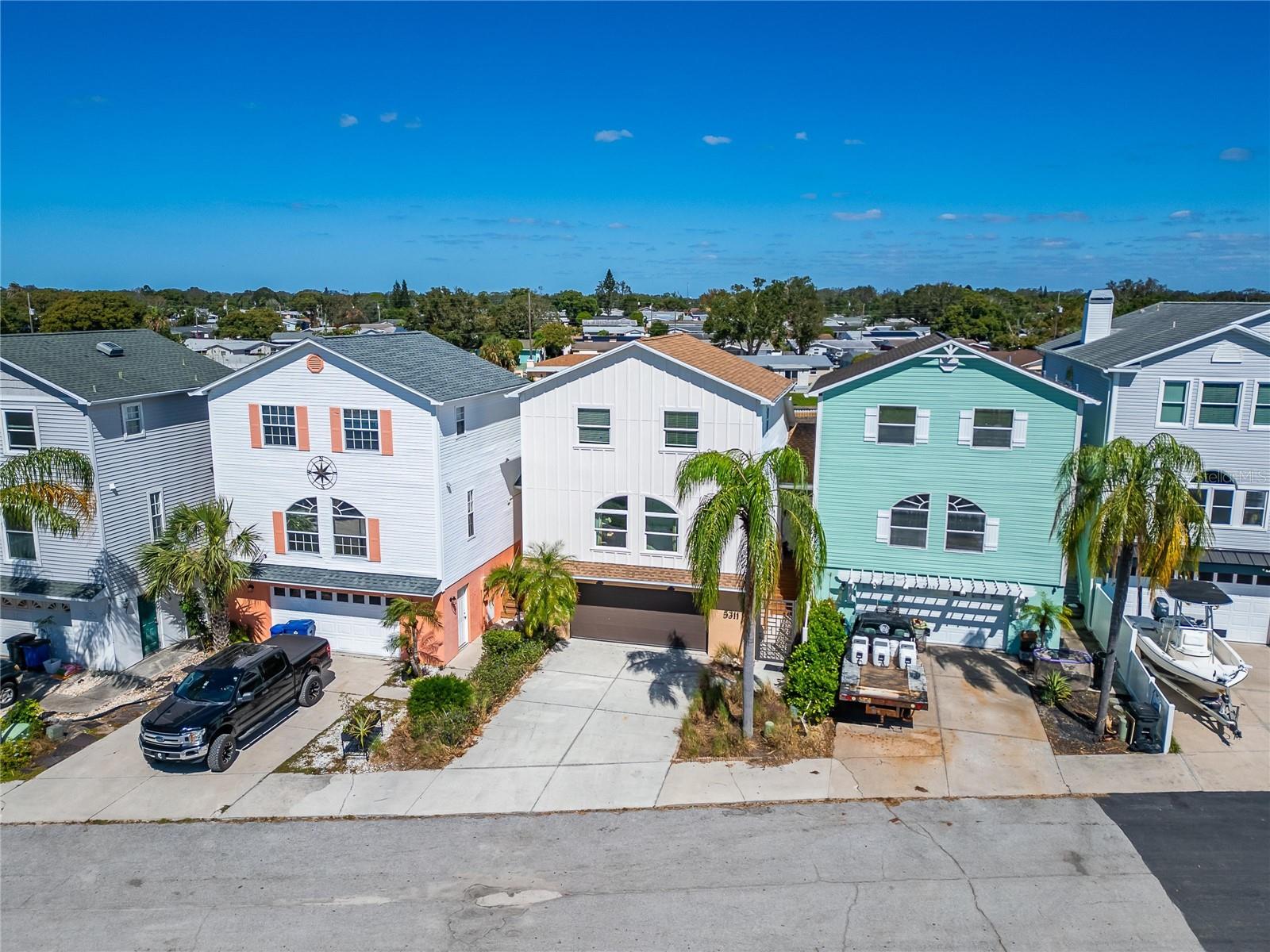 Listing photo id 1 for 5311 Boardwalk Street