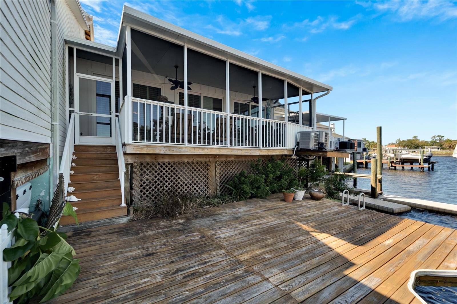 Listing photo id 91 for 5311 Boardwalk Street