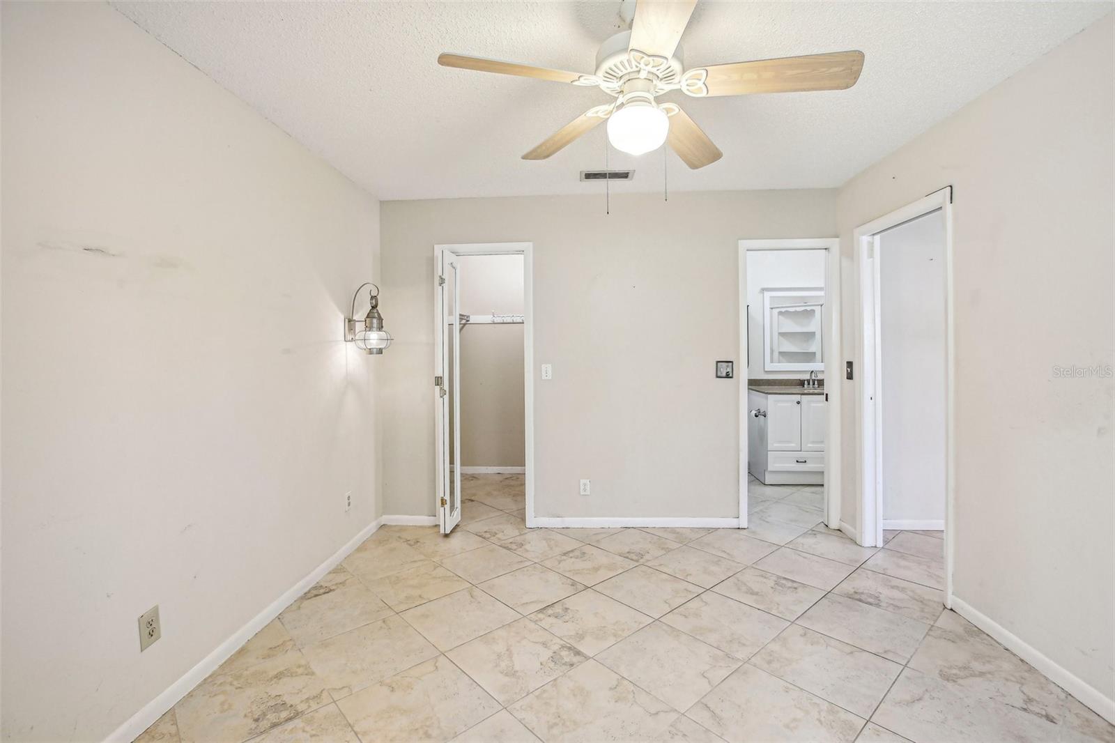 Image 13 of 40 For 6218 Goldenmoss Way 6218