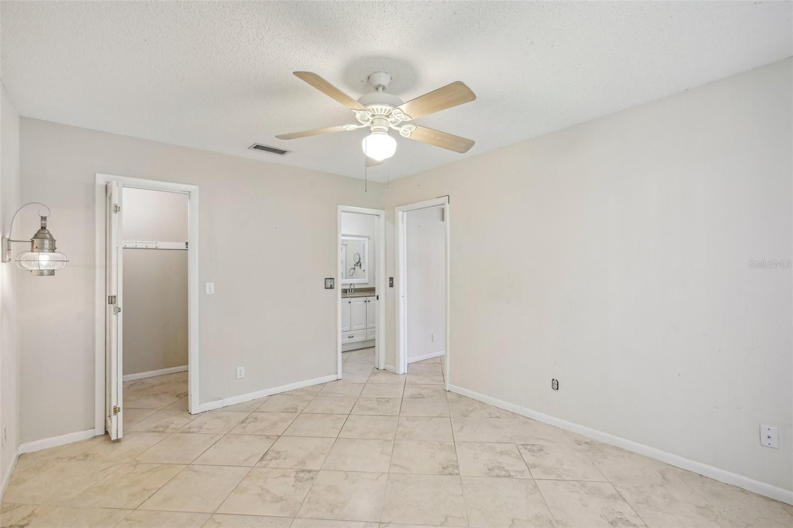 Image 16 of 40 For 6218 Goldenmoss Way 6218