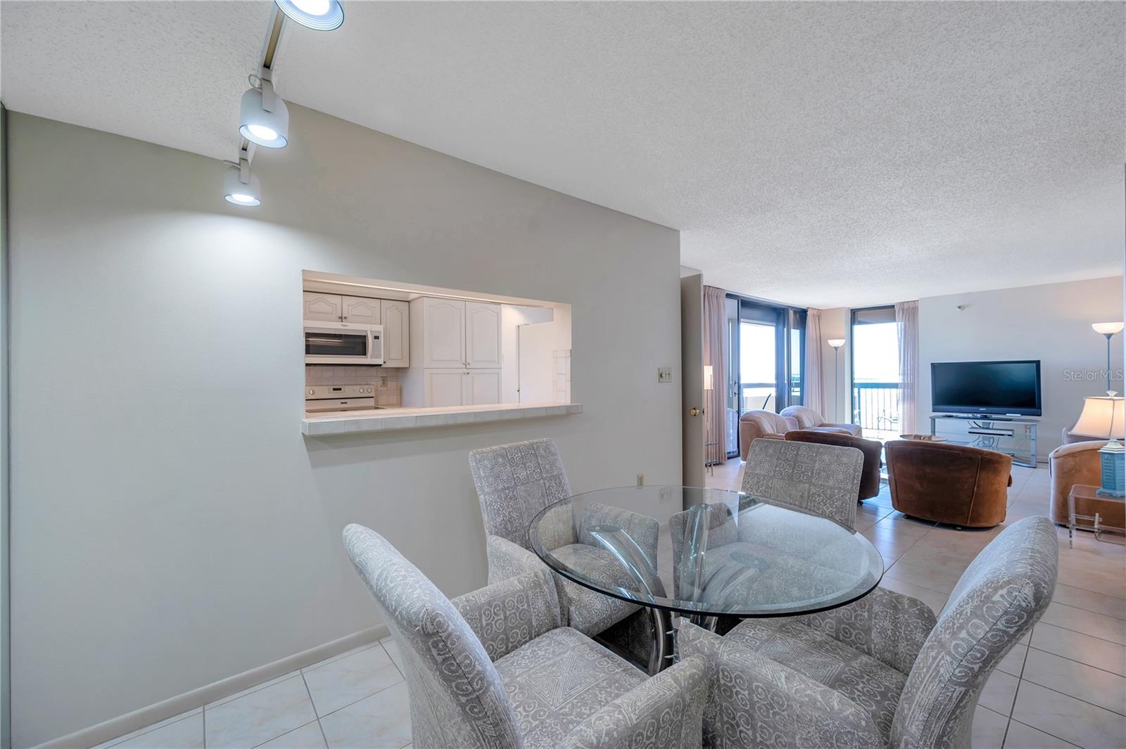 Listing photo id 20 for 2413 Bayshore Boulevard 1501