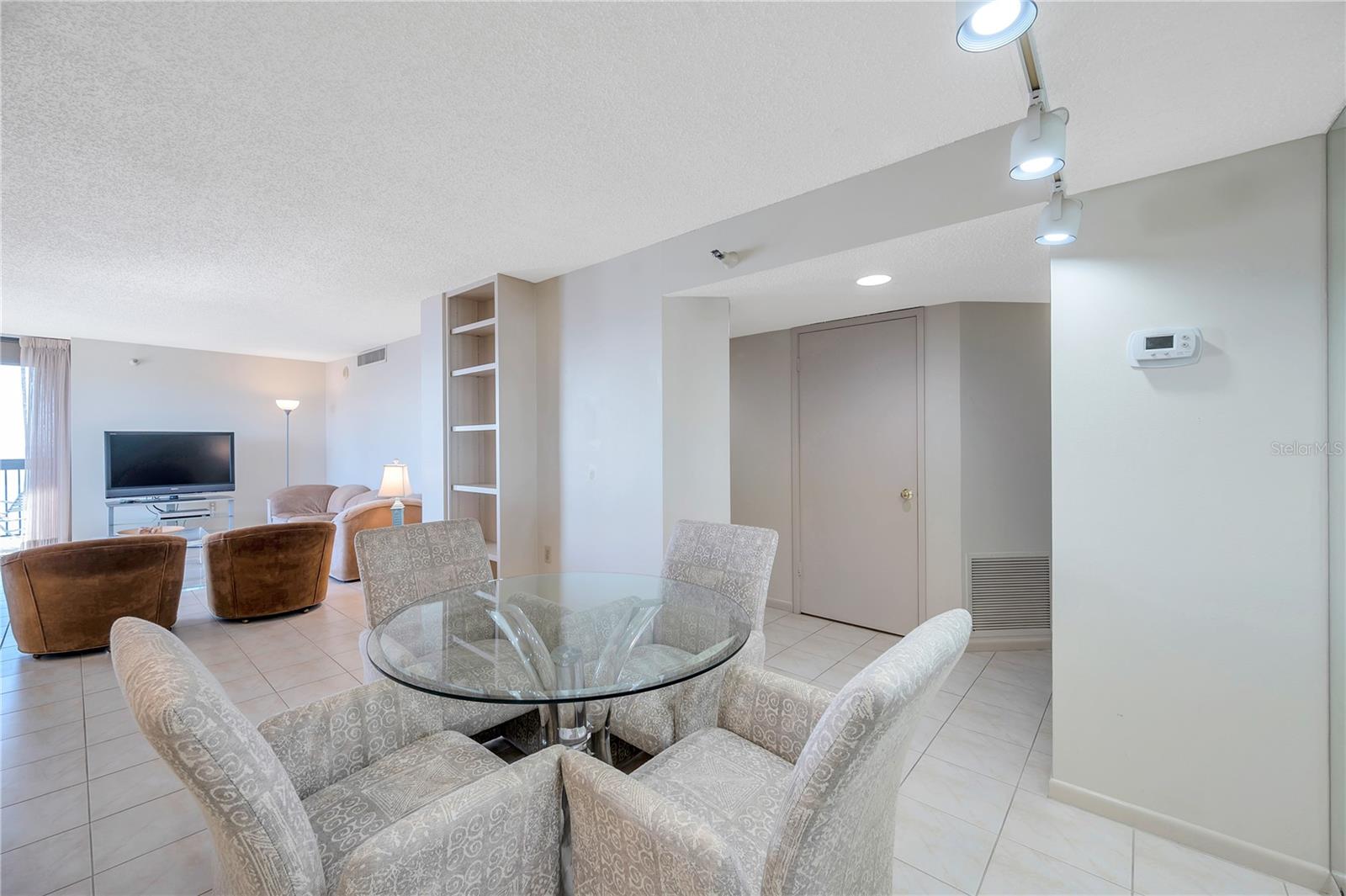 Listing photo id 21 for 2413 Bayshore Boulevard 1501