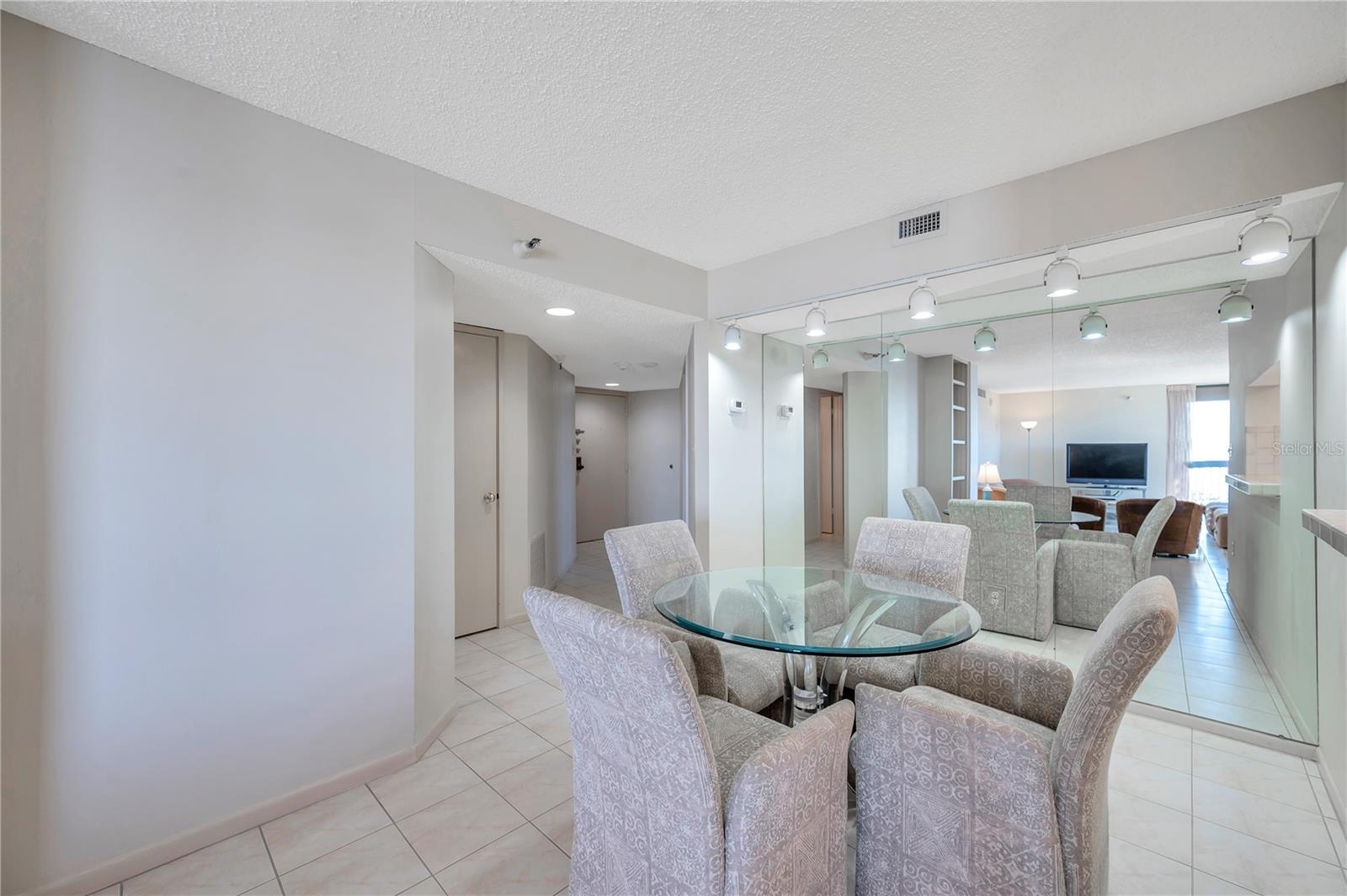 Listing photo id 22 for 2413 Bayshore Boulevard 1501