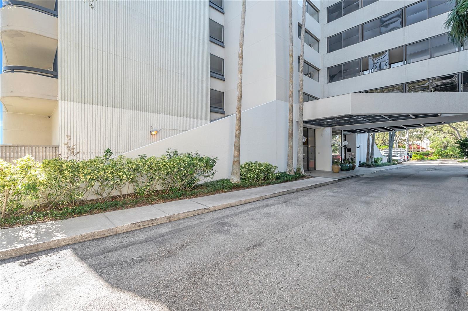 Listing photo id 53 for 2413 Bayshore Boulevard 1501