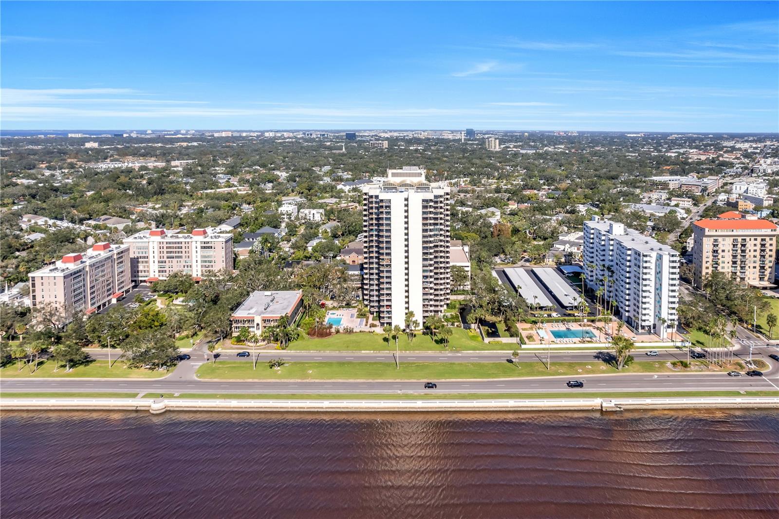 Listing photo id 70 for 2413 Bayshore Boulevard 1501