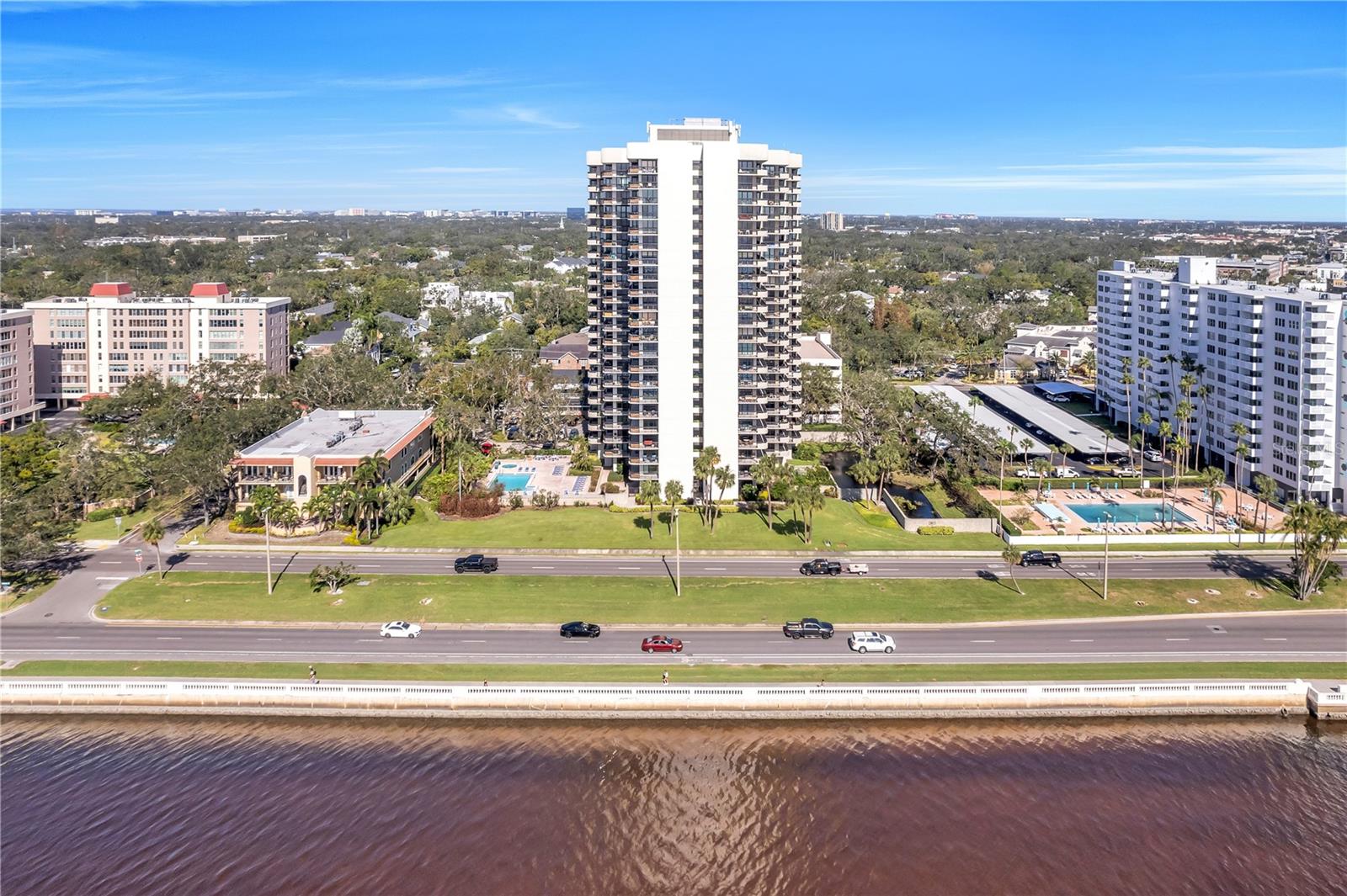 Listing photo id 75 for 2413 Bayshore Boulevard 1501