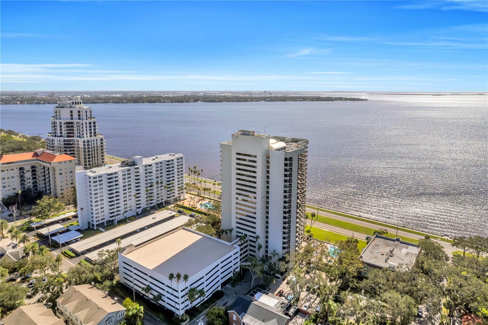 Listing photo id 76 for 2413 Bayshore Boulevard 1501