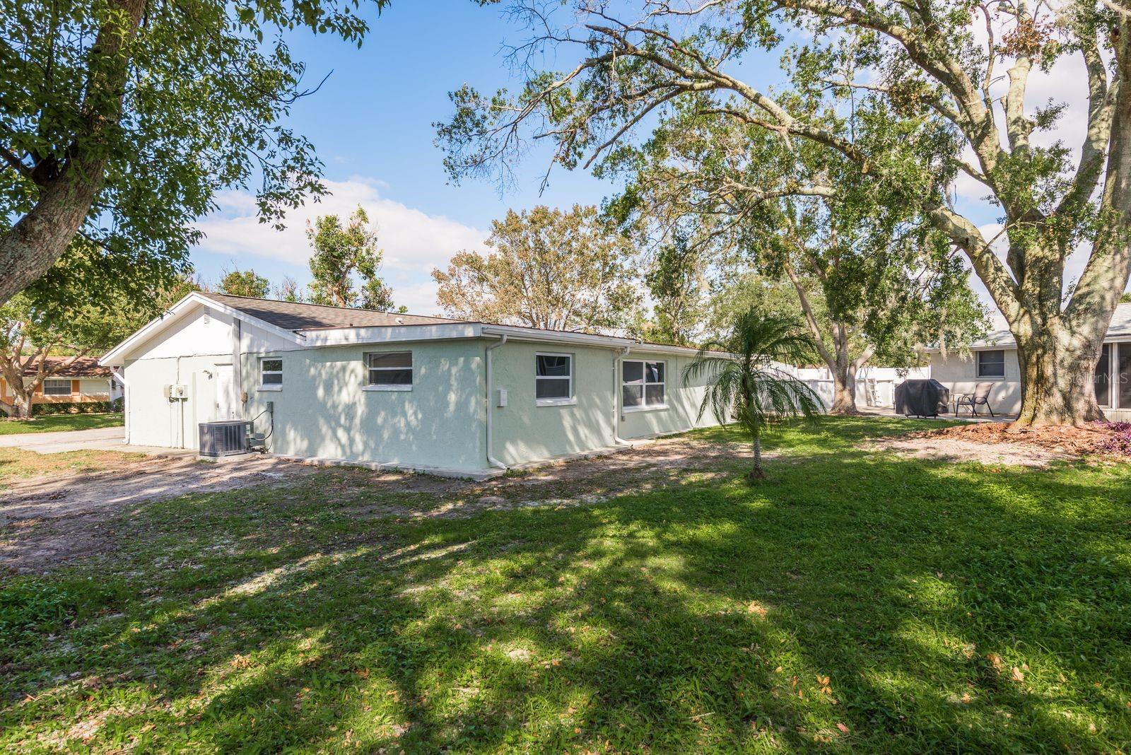 Listing photo id 21 for 7344 Live Oak Lane