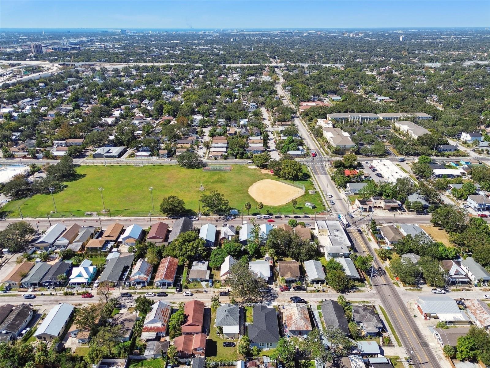 Listing photo id 39 for 2921 Sanchez Street