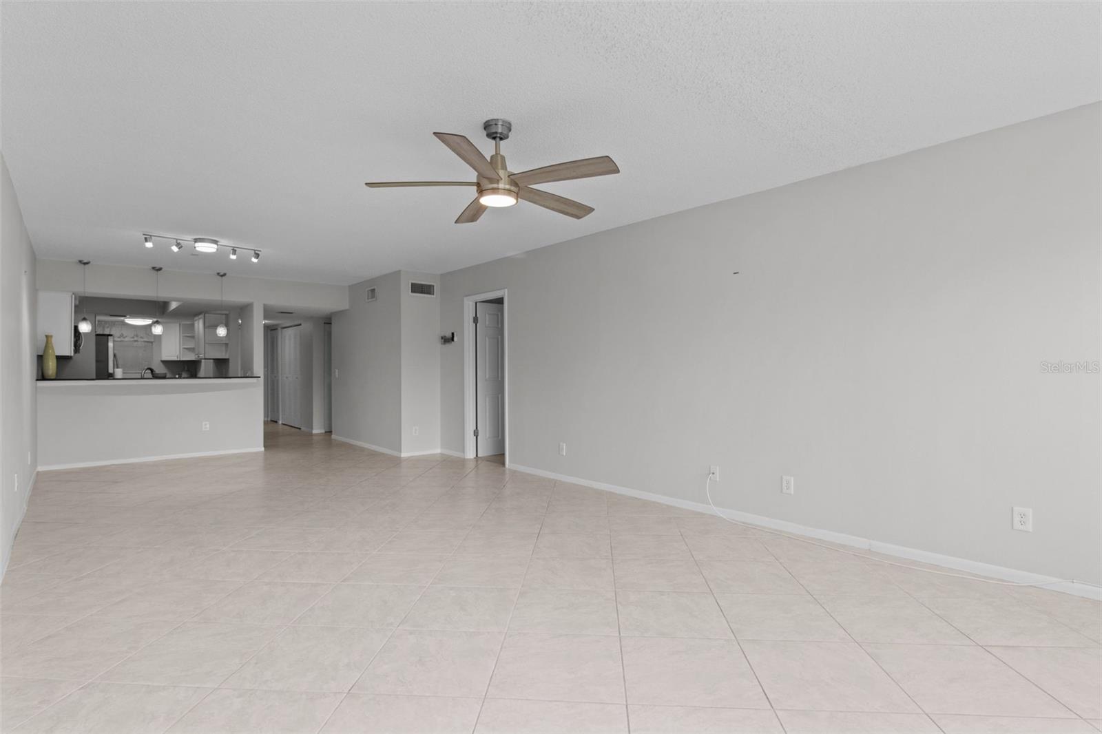 Image 17 of 38 For 1750 Belleair Forest Drive B5