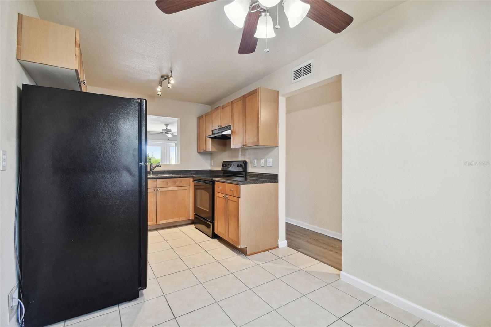 Image 11 of 75 For 3825 Pompano Drive Se