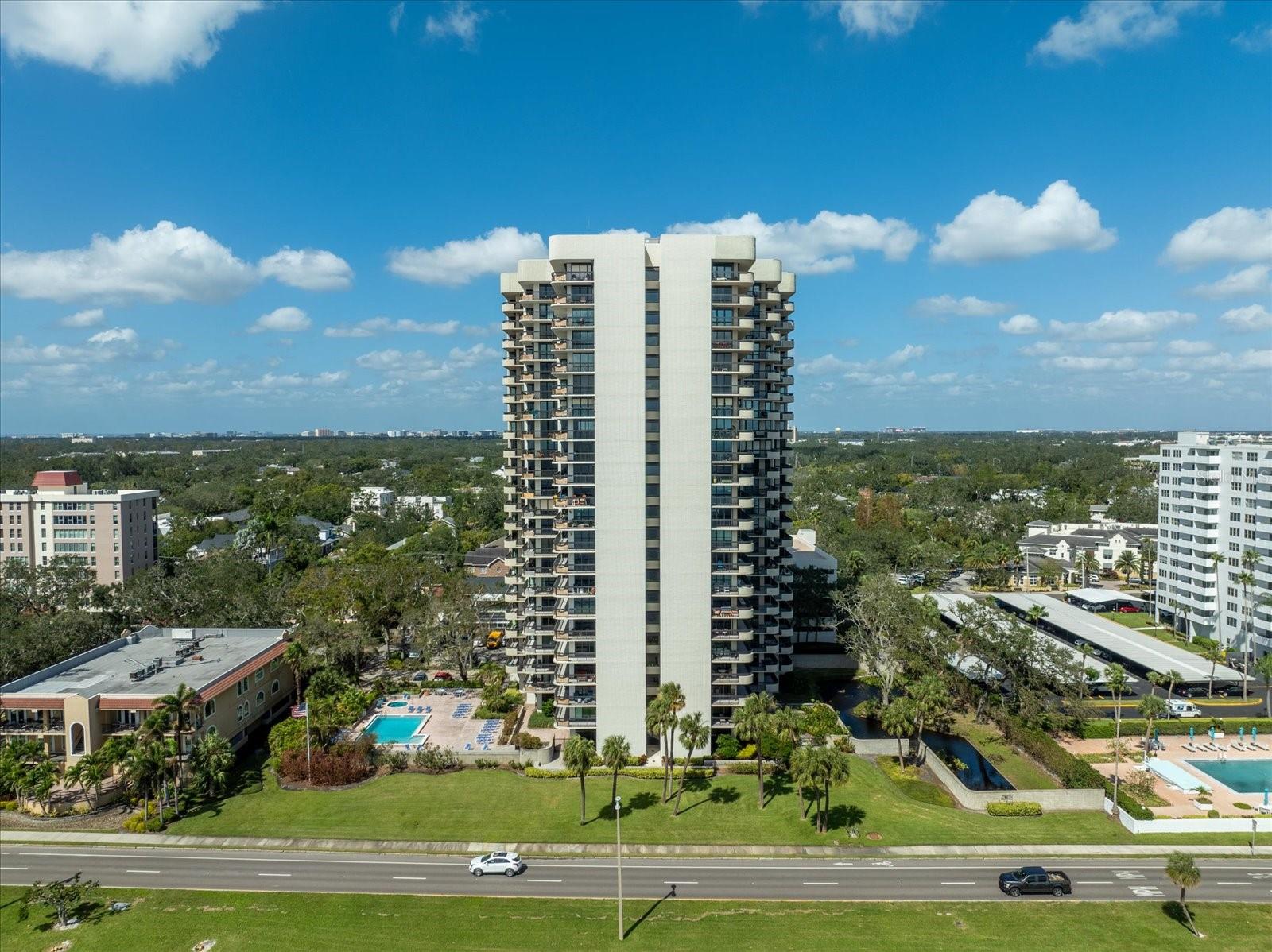 Image 34 of 45 For 2413 Bayshore Boulevard 1401