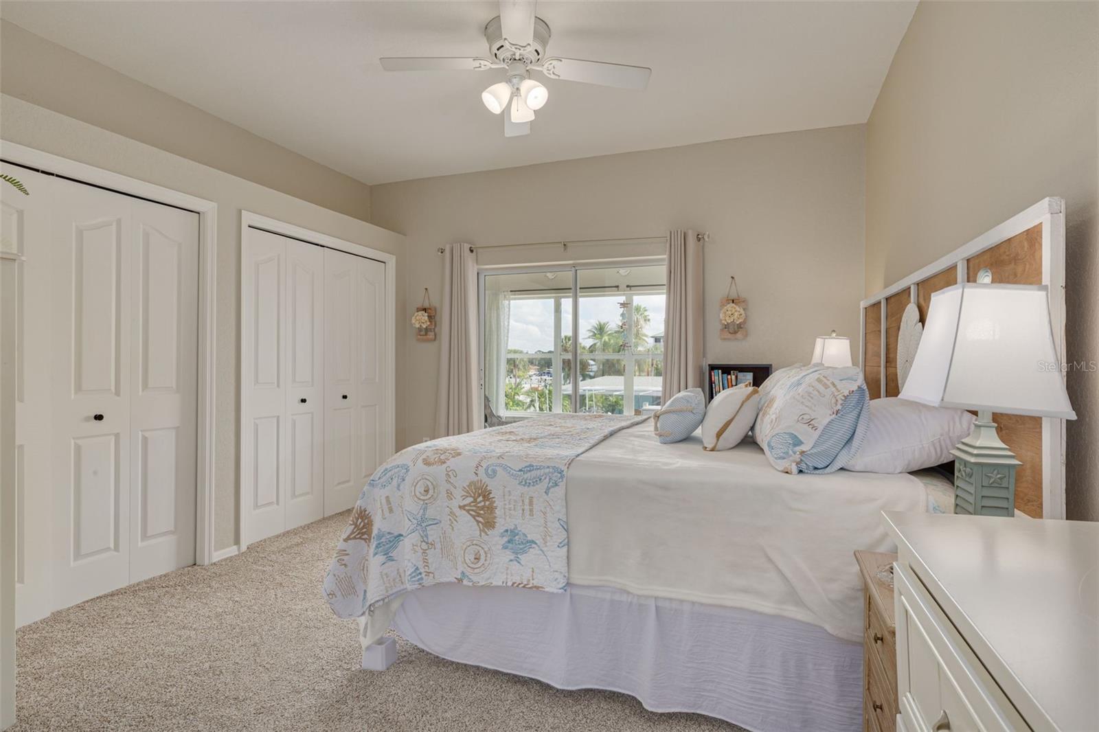 Listing photo id 13 for 8246 Aquila Street