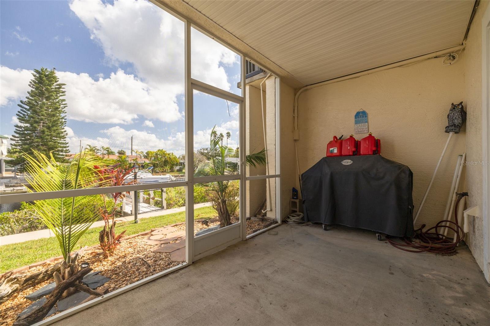 Listing photo id 26 for 8246 Aquila Street