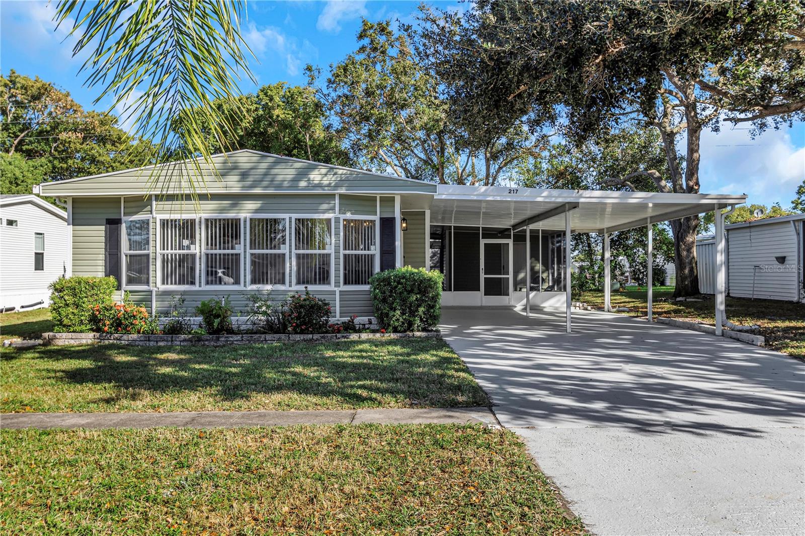 Image 8 of 69 For 217 Lake Tarpon Drive 24