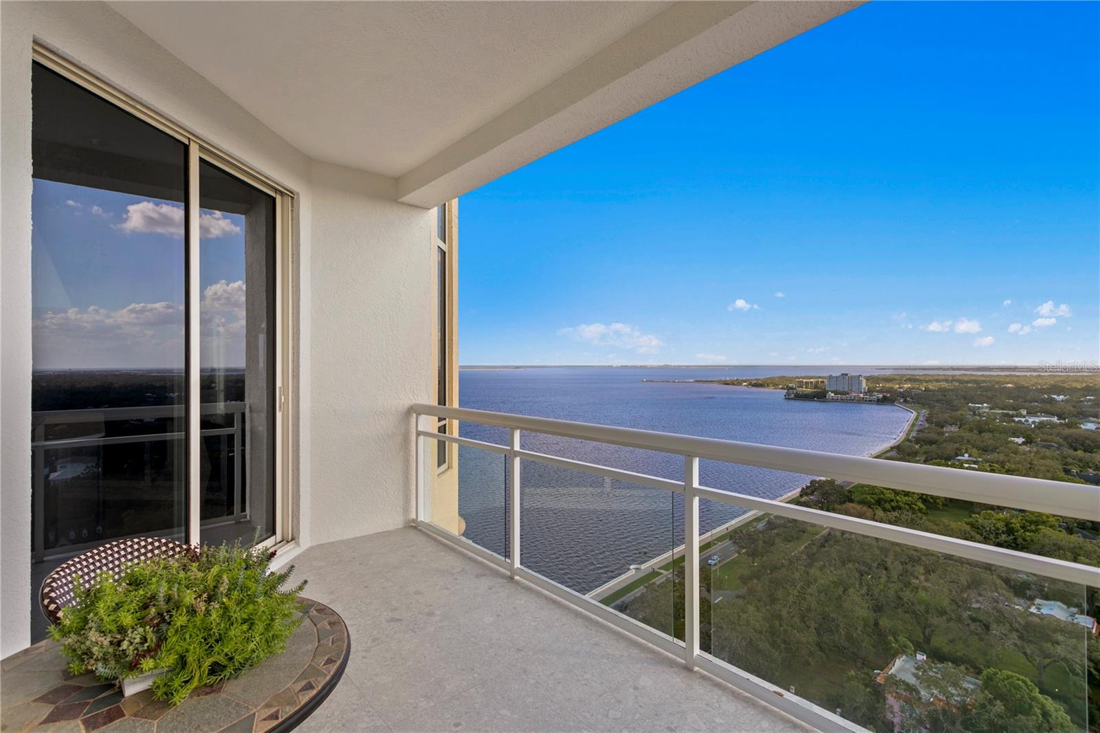 Listing photo id 11 for 4201 Bayshore Boulevard 2101