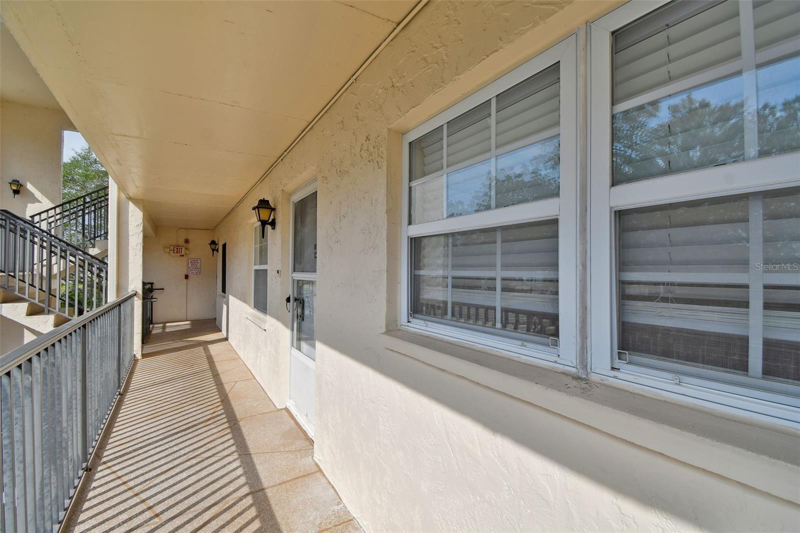 Listing photo id 2 for 820 Virginia St  202