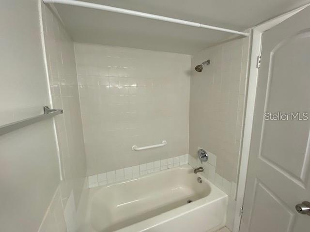 Listing photo id 6 for 6314 Newtown Circle 14a1