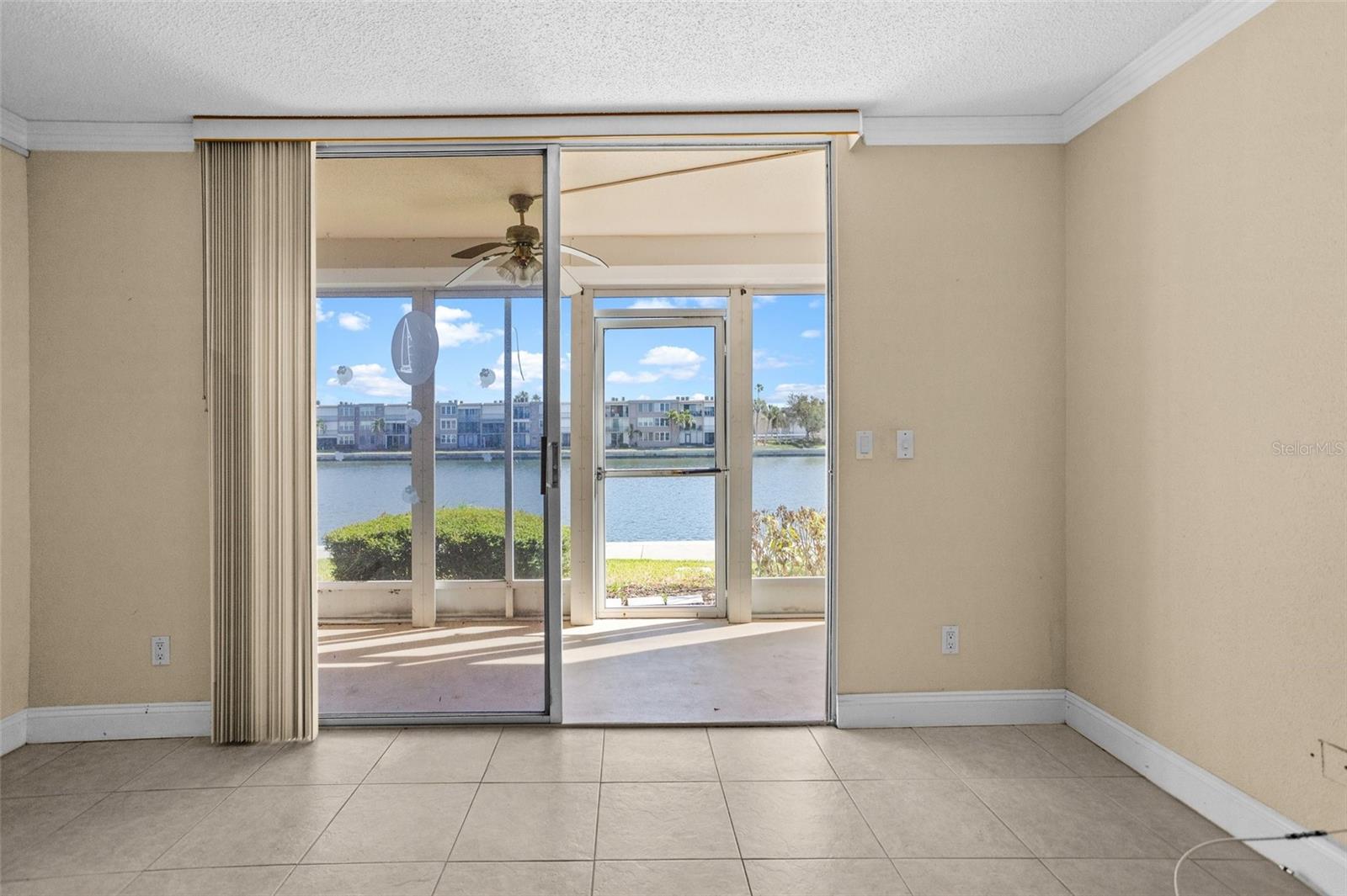 Image 11 of 35 For 7625 Sun Island Drive S 101