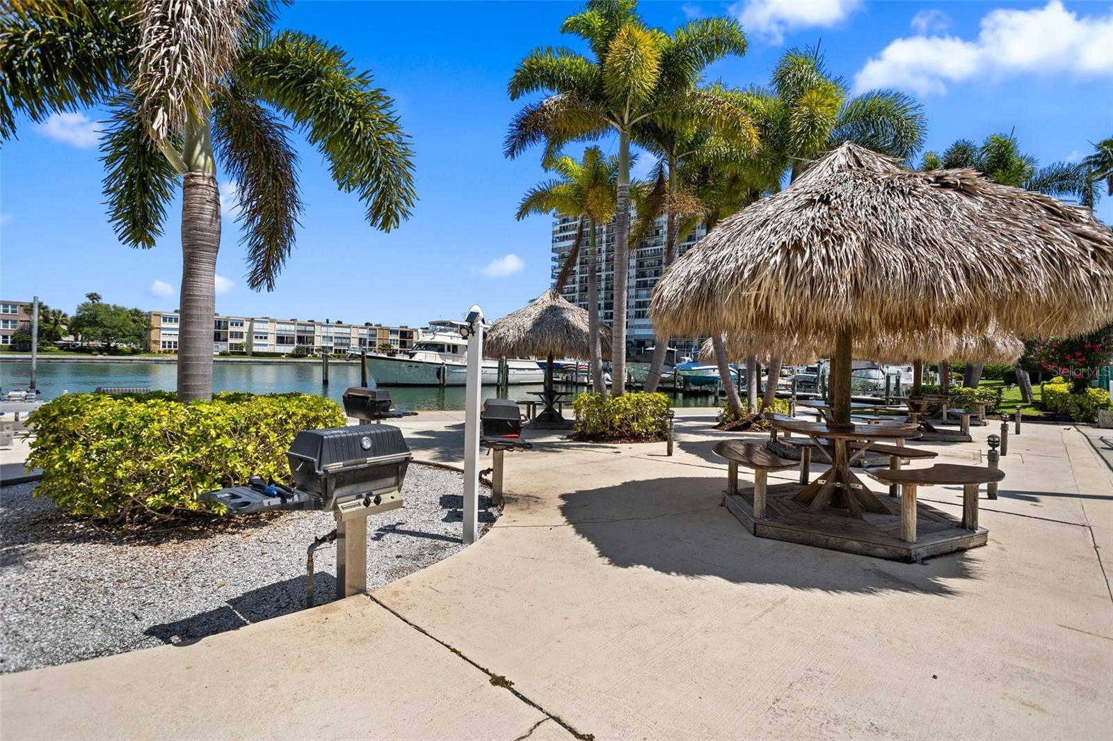 Image 16 of 35 For 7625 Sun Island Drive S 101