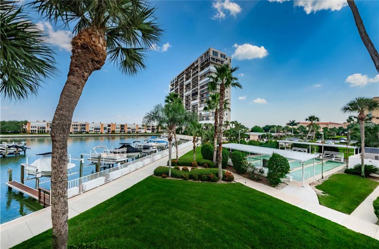 Image 17 of 35 For 7625 Sun Island Drive S 101