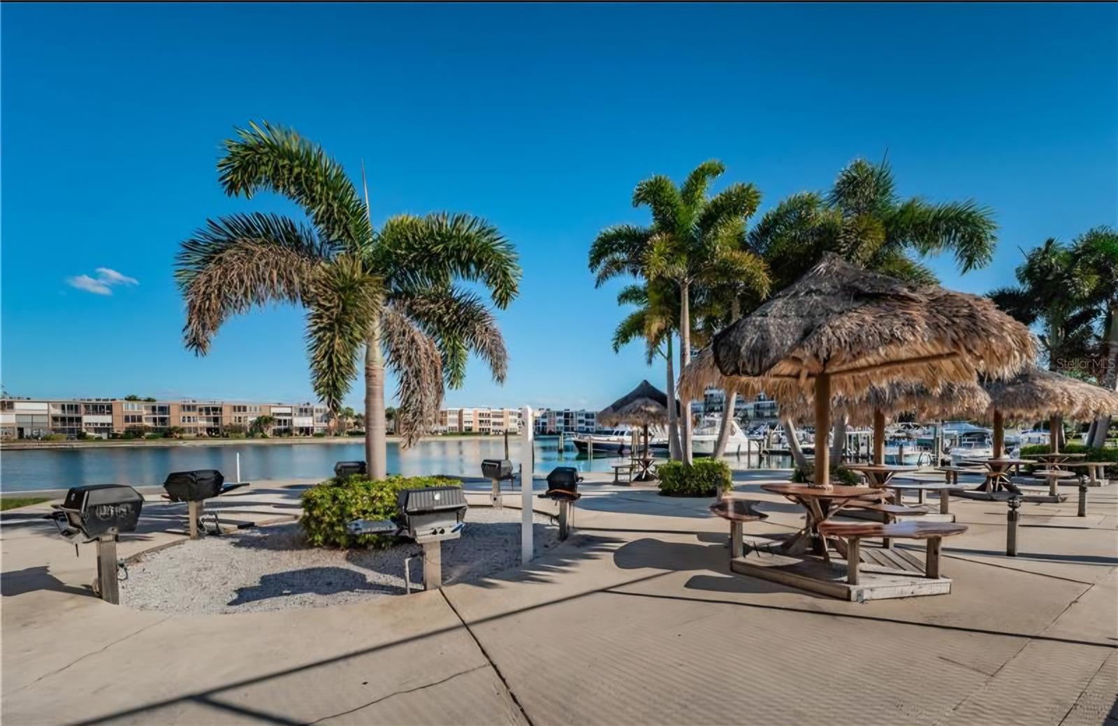Image 5 of 35 For 7625 Sun Island Drive S 101