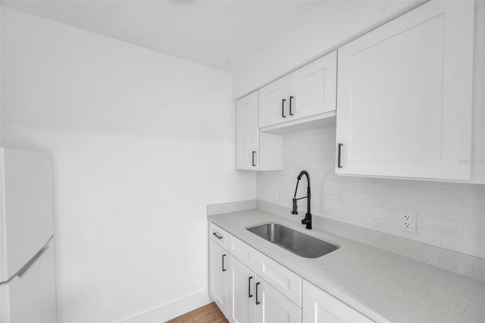 Listing photo id 9 for 2366 Shelley Street 13