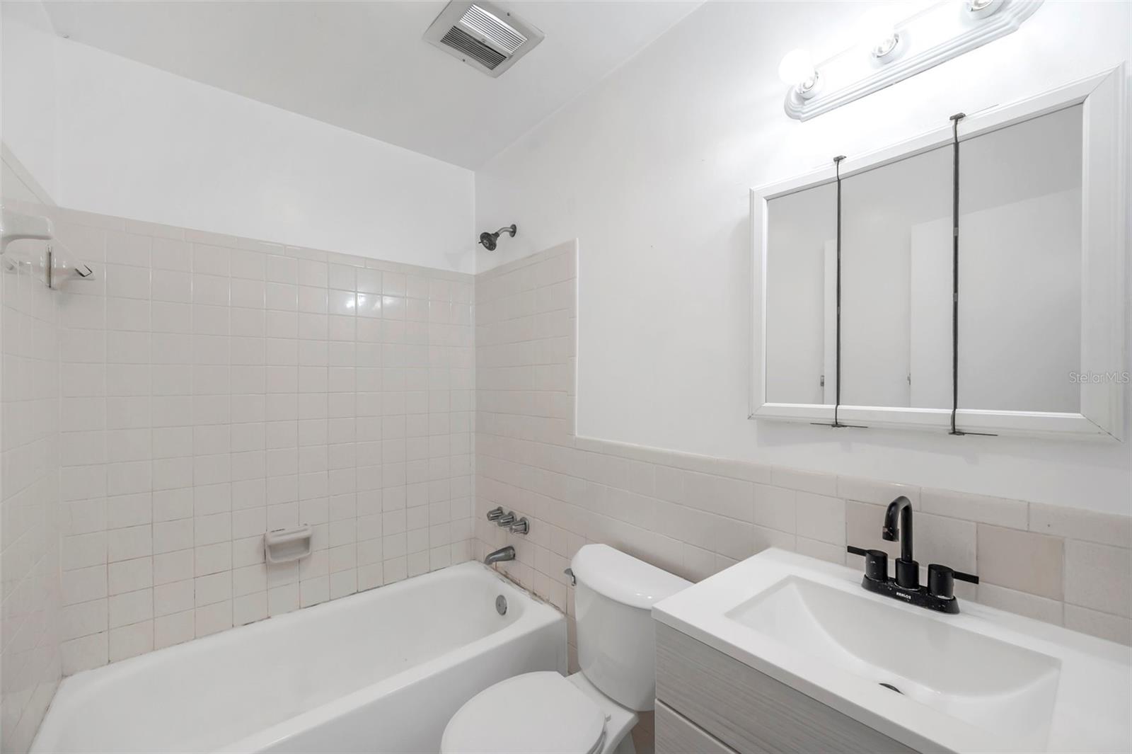 Listing photo id 13 for 2366 Shelley Street 12