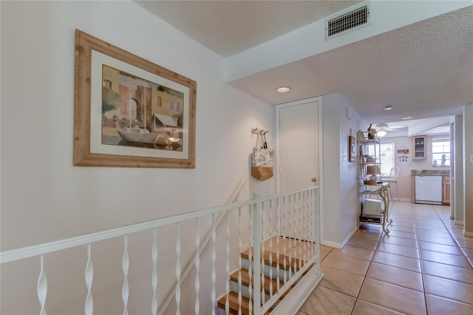 Listing photo id 9 for 17960 Gulf Boulevard 212